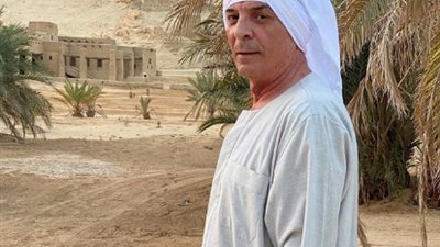 محمود حميدة بـ”الجلابية والعمة”: “أيوه أنا رايح سيوة.. وطن الشقاوات” (صورة)