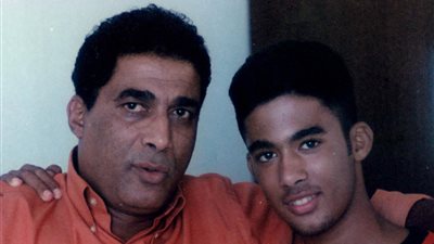 “مبيحبش التطرق لحياته الشخصية”.. هيثم أحمد زكي يؤكد وصية أبيه بعدم تقديم سيرته الذاتية