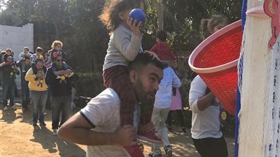 بعد تهربه من دفع نفقتها.. خالد عليش يحتفل بعيد الأب مع ابنته ميما (صور)