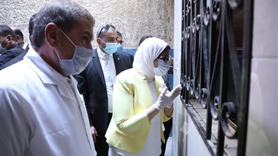 وزيرة الصحة تتفقد مستشفى أم المصريين لمتابعة تنفيذ مبادرة الرئيس لعلاج الأمراض المزمنة (صور)