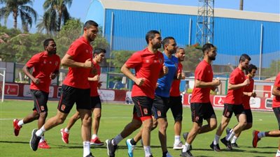 أحمد فتحي يشارك في مران الأهلي رغم التوقيع لبيراميدز