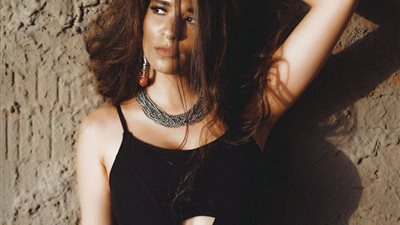 حسن شاكوش يحذف أغنية “بنت الجيران” لابنة إبراهيم يسري بعد طرحها بيومين (فيديو)