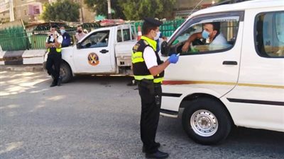 لمنع انتشار فيروس كورونا.. تغريم 53 سائقًا لعدم ارتدائهم الكمامات بالشرقية (صور)