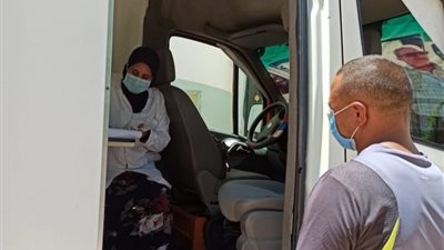 وسط إجراءات احترازاية.. فحص وصرف العلاج لعدد 370 مواطنا ضمن مبادرة 100 مليون صحة بالبحيرة (صور)