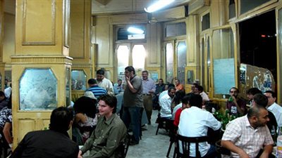 رئيس شعبة المقاهى في الأقصر: “تطبيق الـ25% هيخلى طاولة واحدة بالمقهى”