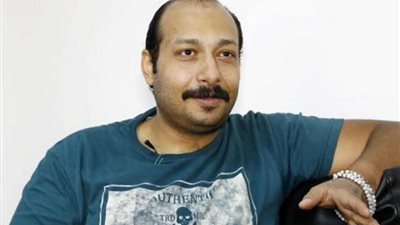 محمد ثروت ضيف شرف فيلم “النمس والإنس” مع محمد هنيدي ومنة شلبي