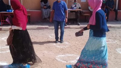 وسط إجراءات احترازية مشددة.. بدء توافد طلاب الثانوية العامة على اللجان بالغربية لأداء امتحان الديناميكا