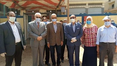 بمشاركة نائب متعافى من كورونا.. محافظ القليوبية يتفقد لجان الثانوية بقليوب (صور)
