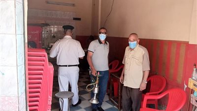 خالف إجرءات الفتح.. تشميع مقهى يُقدم الشيشة لزبائنه في الشرقية (صور)