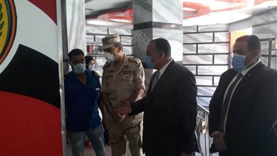 المنطقة الجنوبية العسكرية توزع بوابات تعقيم لتركيبها بمجمع المحاكم والسكة الحديد و3 مستشفيات بأسيوط