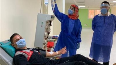 توافد المتعافين من كورونا للتبرع بـ”البلازما” على بنك الدم بطنطا (صور)