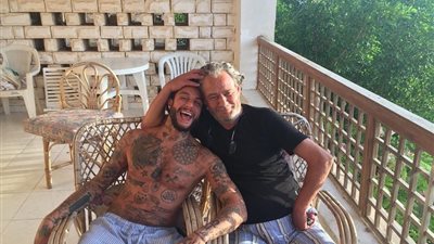 أحمد الفيشاوي يستعيد ذكريات والده من مسرحية “الملك لير” مع يحيى الفخراني (فيديو)