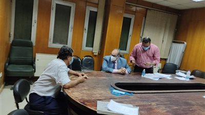 رئيس المستشفيات والمعاهد التعليمية يستعرض بطولات الفرق الطبية (تفاصيل)