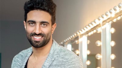 الملحن مصطفى جاد يكشف تفاصيل أولى تجاربه الغنائية بتوقيع أحمد سرور (فيديو)