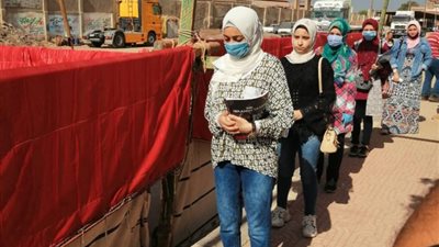 طالبة ثانوي تمزق ورقة إجابتها ونقل 3 حالات إغماء للمستشفى في الغربية