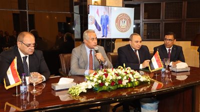 وزير العمل يلتقي وفدًا من أبناء الجالية المصرية لبحث أوضاع سوق العمل بالسعودية
