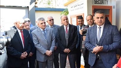 الفريق أسامة ربيع يزور مدرسة فتح الله الدولية للتكنولوجيا التطبيقية ويحضر حصة تطوير البرمجيات