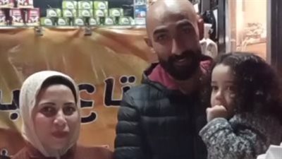 زوجان يعملان على عربة سندوتشات في بورسعيد: بنقف جنب بعض على الحلوة والمرة | بث مباشر