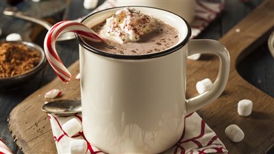 الراعي الرسمي للشتاء.. طريقة عمل الهوت شوكليت بـ9 إضافات مختلفة 
