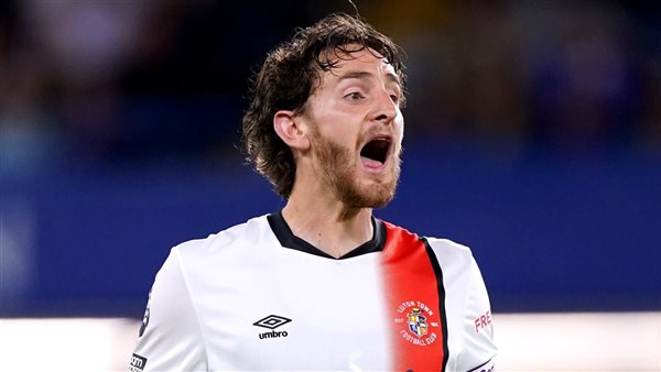  توم لوكير قائد فريق