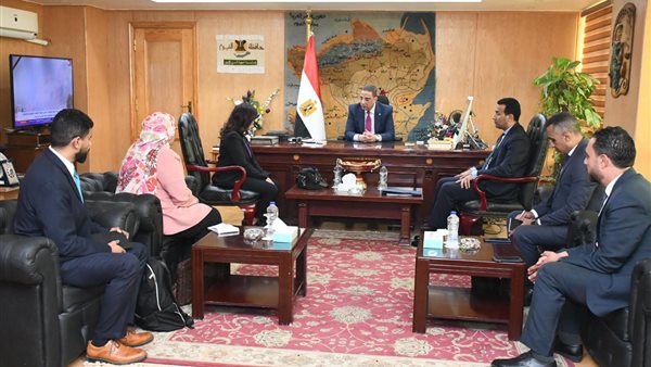 محافظ الفيوم يبحث