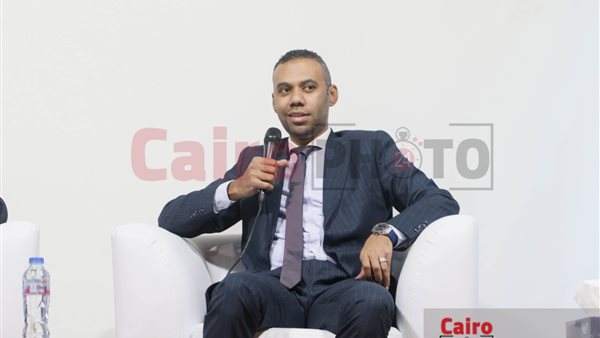 الكاتب الصحفي محمود