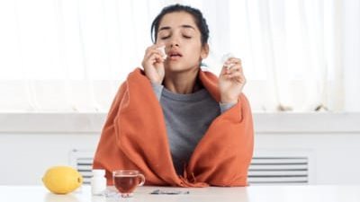 4 علاجات عشبية للتخلص من الإنفلونزا الموسمية.. أبرزها الزنجبيل والكركم