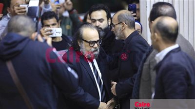 الحزن يسيطر على أبو الليف في عزاء شقيقه الفنان عادل أنور بالحامدية الشاذلية