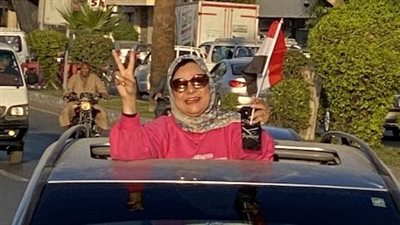 بالسيارات والأعلام.. أهالي الأقصر يجوبون الشوارع احتفالا بفوز السيسي | صور 