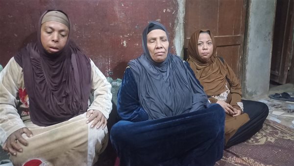 الحاجة صابرة وابنتيها