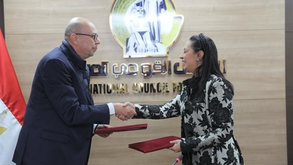 جانب من توقيع البروتوكول