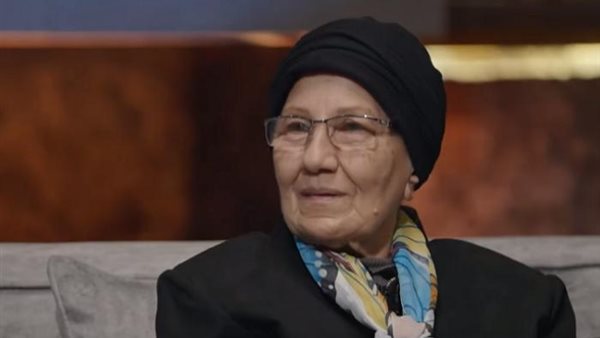 الفنانة عواطف حلمي