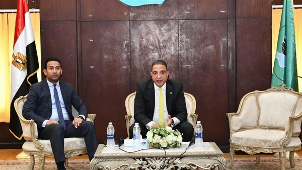 محافظ الفيوم يهنئ