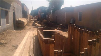 متابعة نسب ومعدلات التنفيذ بالمشروعات الجارية بقرية بلانة بنصر النوبة في أسوان