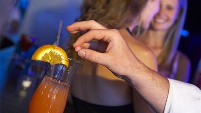 إحالة موظف بقناة السويس وشريك متضامن بشركة رومانس بتهمة حيازة أقراص مخدرة بمدينة نصر