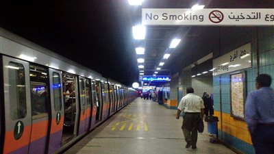 بعد تعطلها بمحطة فيصل.. عودة حركة قطارات الخط الثاني بالمترو إلى العمل 