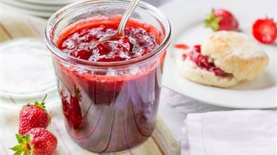 طريقة عمل سموثي الفراولة المجمدة.. طاقة طبيعية ونكهة لا تقاوم في دقائق