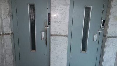 مصرع صغير سقط في بئر الأسانسير بالمطرية