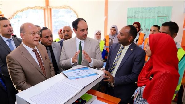 عمرو عثمان خلال زيارته