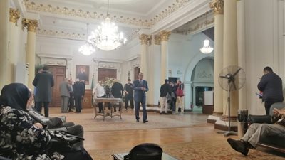  توافد أعضاء بحزب الوفد على بيت الأمة احتجاجا على إدارة يمامة