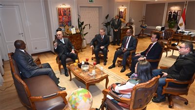 وزير الإسكان يعرض على نظيره الزيمبابوي التجربة العمرانية المصرية
