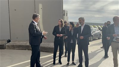 وزيرة خارجية هولندا تتفقد مساعدات غزة بمطار العريش