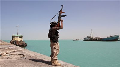 التايمز: بريطانيا تستعد لشن هجمات منسقة مع الشركاء ضد الحوثيين