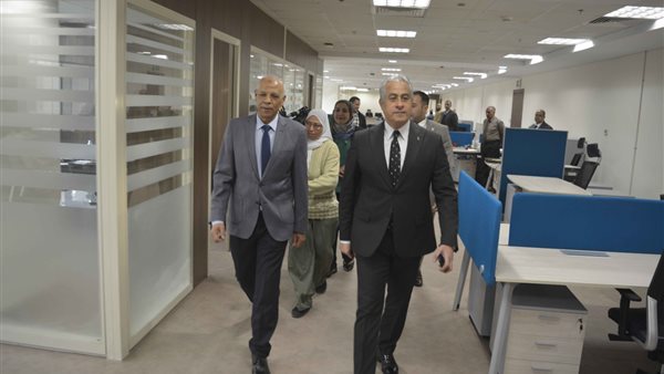  حسن شحاتة وزير العمل