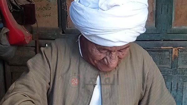 أقدم إسكافي في قنا