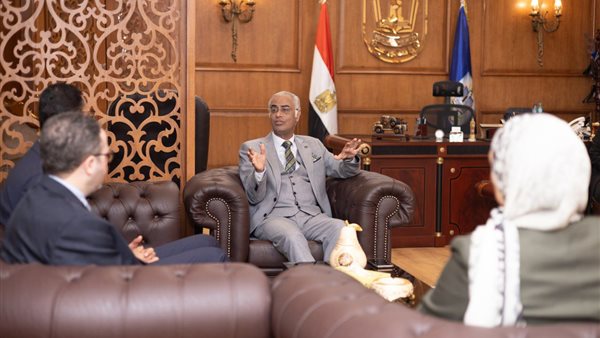 تفعل مبادرة سفراء