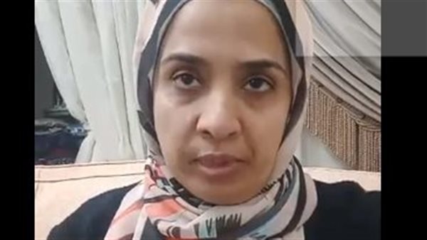 والدة فتاتي مدينة