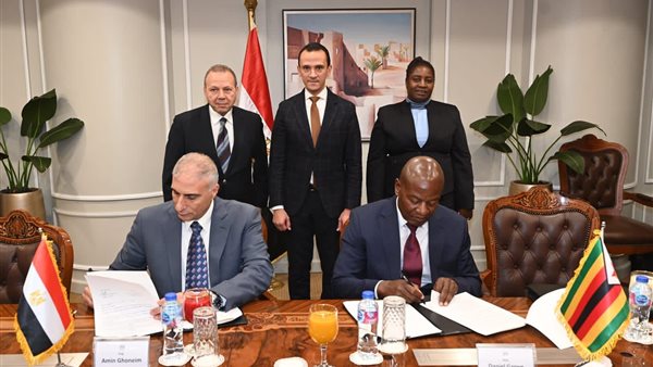 جانب من توقيع مذكرة