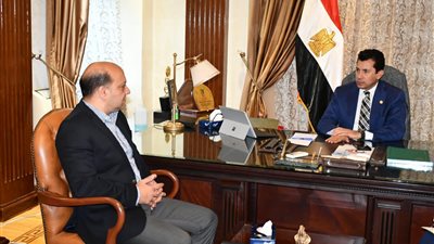 وزير الرياضة يستقبل رئيس اتحاد الجمباز لبحث استعدادات مصر لاستضافة بطولة العالم