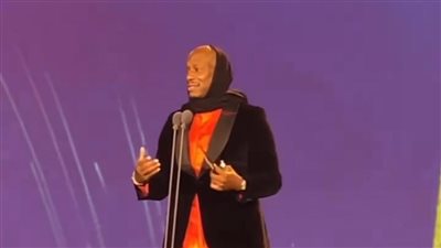 تيريس جيبسون يقدم جائزة نجمة الجونة الخضراء ويفوز بها فيلم The Buriti Flower 